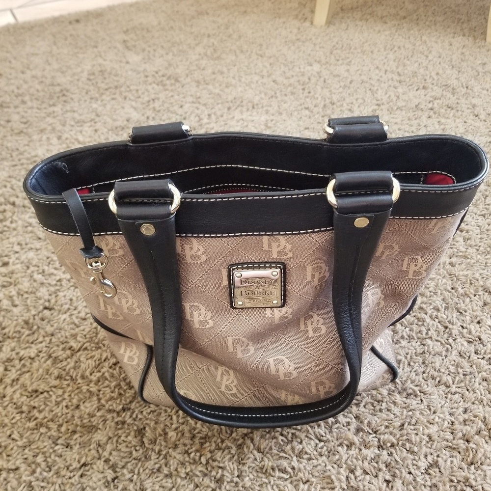Dooney & Bourke Signatur Vintage Satchel
